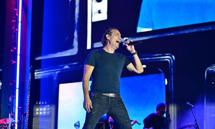 Singer Kıraç gave a concert at the Van Culture Road Festival - Breaking News