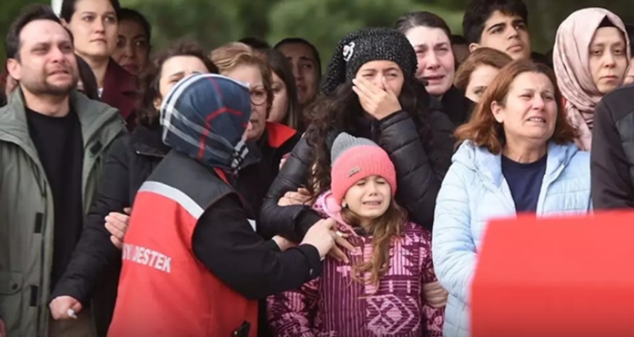 Son Gelişme: Şehit babaya küçük kızından gözyaşlarıyla veda - Haberleri | İşte Tüm Ayrıntılar