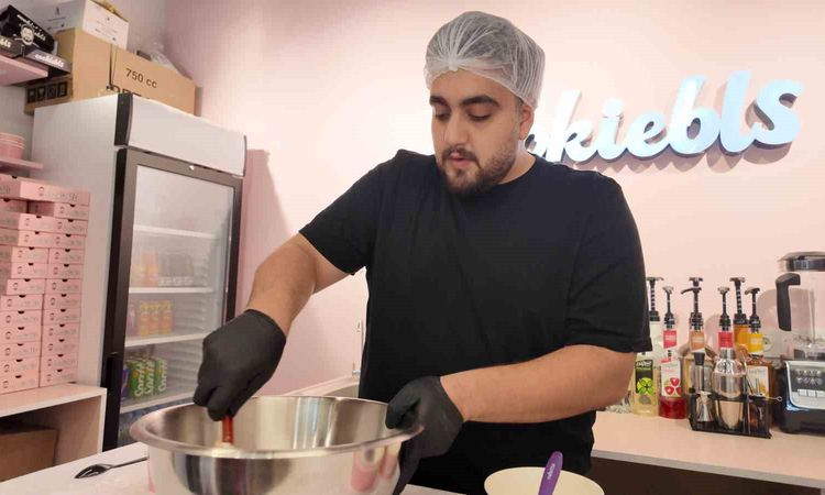 Son Gelişme: Sevdiği kızla evlenebilmek için hayalindeki işe başlayıp dükkan açtı - Son Dakika: Gelişmeler Tak