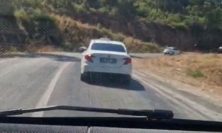 Sıcak Gündem: Seyir halindeki aracından ormanlık alana yanar sigara izmariti attı, gözaltı işlemi uygulandı -