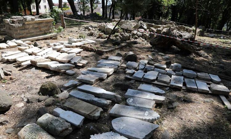 Work continues to preserve the historical gravestones in Seyyit Kutbettin Cemetery - Last Minute