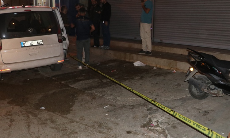 Sıcak Gündem: Adana Seyhan'da iş yerine giren kişi 16 yaşındaki genci tabancayla ağır yaraladı - Son Dakika Bi