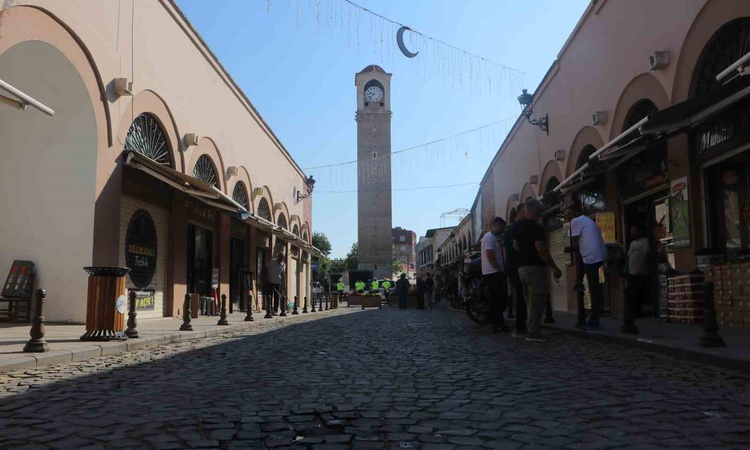 Sıcak Gündem: Adana’da tarihi Ali Münif Yeğenağa Caddesi 21.00-09.00 arası araç trafiğine kapatıldı - Son Daki