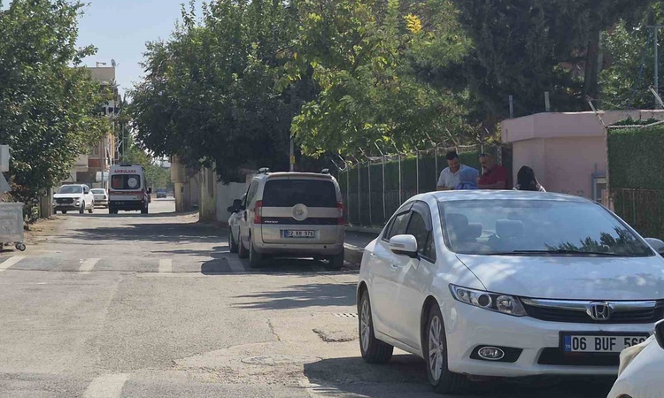 Sıcak Gündem: Adıyaman'daki Karacaoğlan Ortaokulu'nda merdivenlerden düşen öğrenci yaralandı: Gelişmeler Takip
