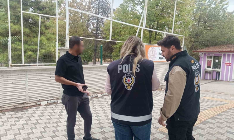 Sıcak Gündem: Afyonkarahisar'da polis ilçelerde 105 okul ve çevresini denetledi - Son Dakika Bilgileri
