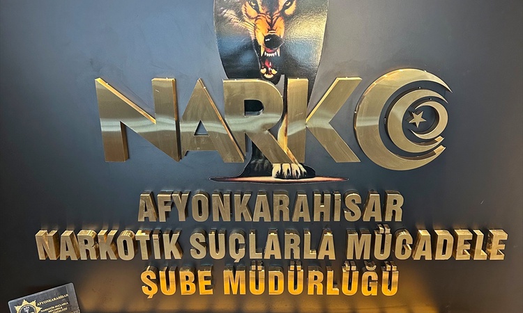 Sıcak Gündem: Afyonkarahisar'da uyuşturucu operasyonunda 76 peçete ele geçirildi, zanlı hakkında tutuklama kar
