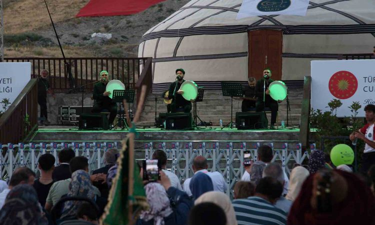 Sıcak Gündem: Ahlat'ta Mevlid Kandili'nde Manevi Konser
