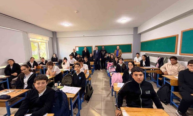 Sıcak Gündem: Akçakoca Kaymakamı Uzan, Mustafa Açıkalın Ortaokulunu ziyaret etti ve Merak Edilenler