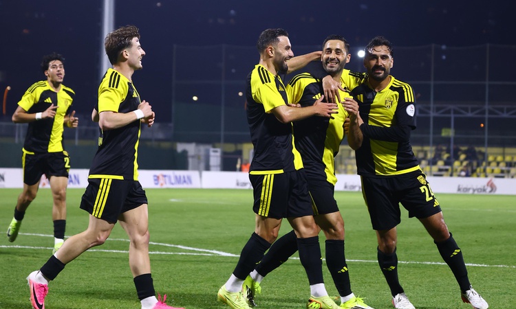 Sıcak Gündem: Aliağa FK, 68 Aksaray Belediyespor'u 2-1 yenip 5'inci galibiyetle zirveye oturdu: Gelişmeler Tak