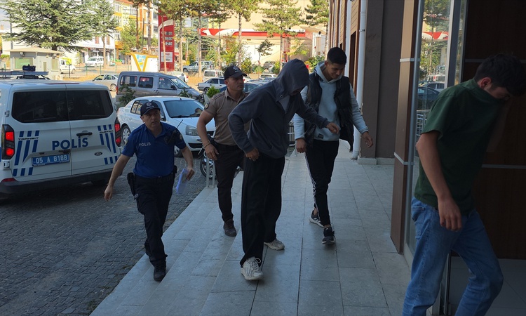 Sıcak Gündem: Amasya Gümüşhacıköy'de motosiklet hırsızlığı iddiasıyla 3 şüpheliden biri hakkında tutuklama kar