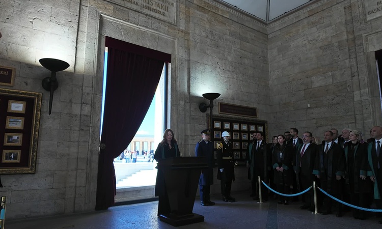 Sıcak Gündem: Ankara Barosu Başkanı Çağlayan, Anıtkabir Özel Defteri'ni imzaladı - Son Dakika Bilgileri