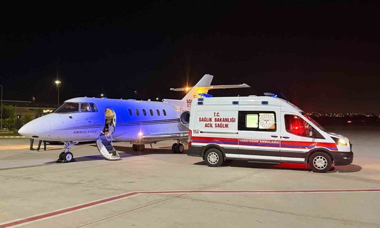 Sıcak Gündem: Aort damarı dokusu aşırı büyüyen 50 günlük bebek, ambulans uçakla Konya'ya sevk edildi: Gelişmel