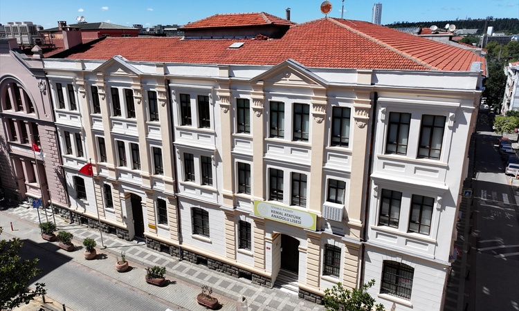 Sıcak Gündem: ASIRLIK MEKTEPLER - Kadıköy'deki Kemal Atatürk Anadolu Lisesi bir asırdan fazladır öğrenci yetiş