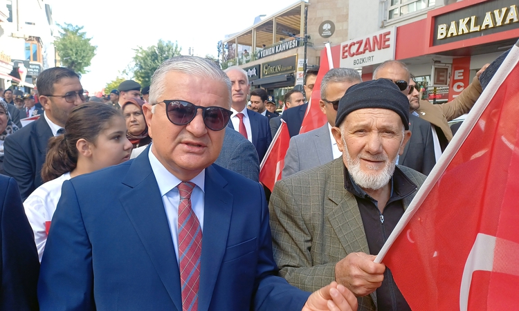 Sıcak Gündem: Atatürk'ün sesine benzeyen sesiyle tanınan emekli postacı, Onuncu Yıl Nutku'nu okudu - Son Dakik
