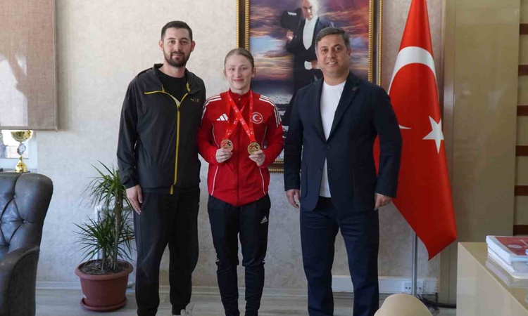 Sıcak Gündem: Avrupa şampiyonu karateci Nurbade Büber, İl Müdürü Öztürk tarafından ödüllendirildi ve Merak Edi