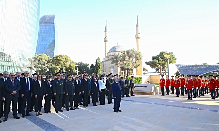 Sıcak Gündem: Bakü'nün kurtuluşunun 108. yıl dönümü dolayısıyla Türk Şehitliği'nde tören düzenlendi