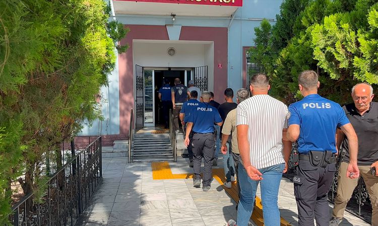 Sıcak Gündem: Balıkesir'de trafik uygulama noktalarını WhatsApp grubundan paylaşan 7 zanlı yakalandı | İşte Tü