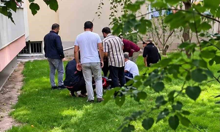 Sıcak Gündem: Batman'da 5 katlı binanın ikinci katından düşen 17 yaşındaki kız hastaneye kaldırıldı: Gelişmele