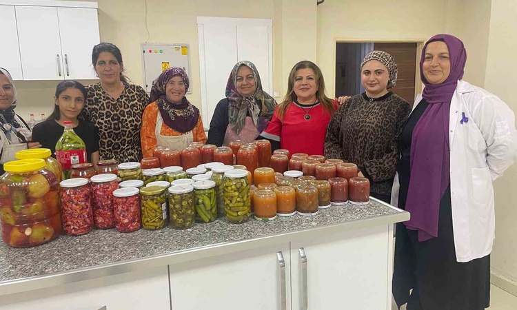 Sıcak Gündem: Batman'da kadın kursiyerler ÇATOM'da imeceyle turşu ve reçel hazırladı: Gelişmeler Takip Ediliyo