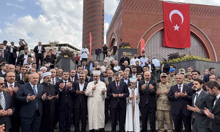 Sıcak Gündem: Batman'da Kardeşlik Külliyesi Camisi, Bakan Çiftçi'nin katılımıyla ibadete açıldı ve Merak Edile