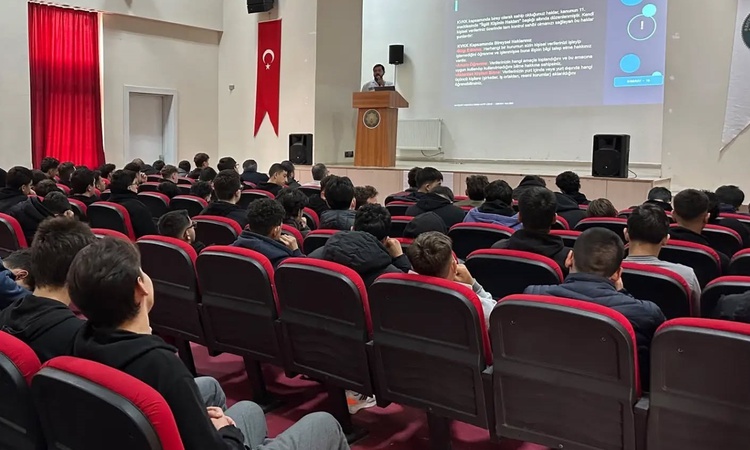 Sıcak Gündem: Bayburt'ta imam hatip lisesinde Siberay Kulübünce siber güvenlik semineri verildi