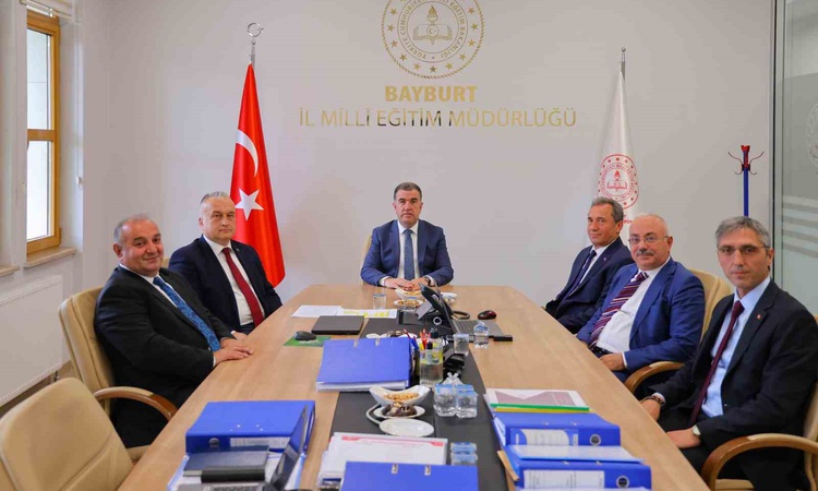 Sıcak Gündem: Bayburt Valisi Eldivan, eğitim yatırımları ve denetimi müfettişlerle değerlendirdi: Gelişmeler T