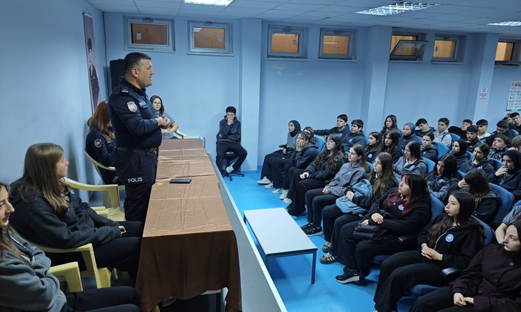 Sıcak Gündem: Bilecik Pazaryeri'nde 450 öğrenci ve öğretmene güvenlik semineri verildi | İşte Tüm Ayrıntılar