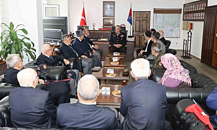 Sıcak Gündem: Bilecik'te gaziler ve yakınları Gaziler Günü'nde Jandarma Komutanlığı'nda ağırlandı ve Merak Edi