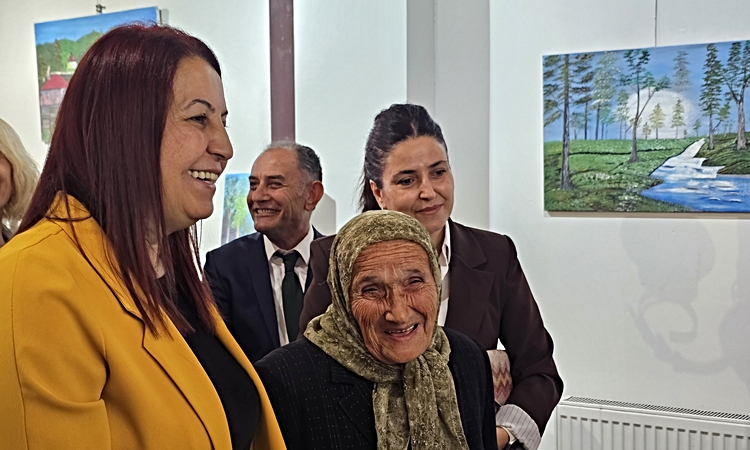 Sıcak Gündem: Bob Ross’tan ilham alıp resme başlamıştı; 81 yaşında ikinci sergisini açtı ve Merak Edilenler