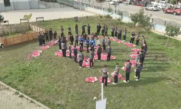 Sıcak Gündem: Bolu'da polis ve öğrenciler Cumhuriyet'in 103. yıl dönümünde 103 uçurtma uçurdu: Gelişmeler Taki