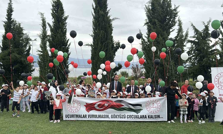 Sıcak Gündem: Burdur’da Gazzeli çocuklar için uçurtmalar ve balonlar gökyüzüne bırakıldı - Son Dakika Bilgiler