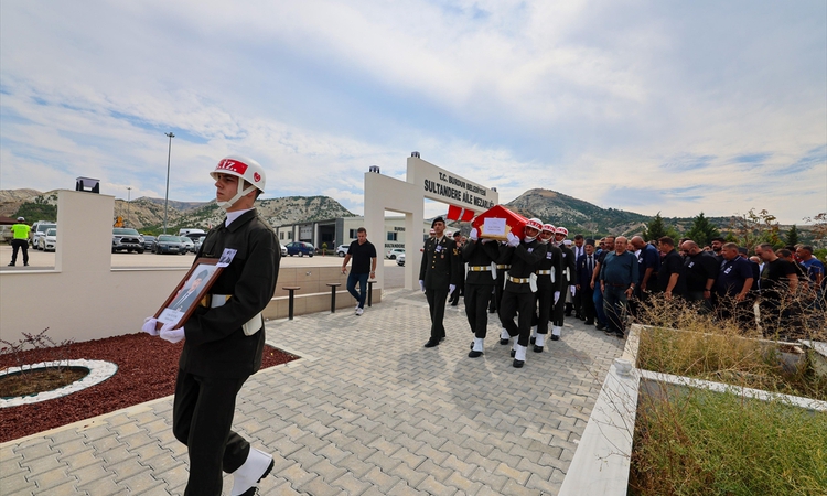 Sıcak Gündem: Burdur'da vefat eden Kıbrıs gazisi son yolculuğuna uğurlandı - Son Dakika Bilgileri