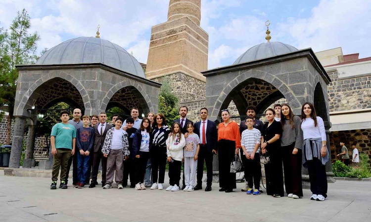 Sıcak Gündem: Cizre'de İstanbullu öğrencilere dengbej geleneği ve tarihi mekanlar tanıtıldı ve Merak Edilenler