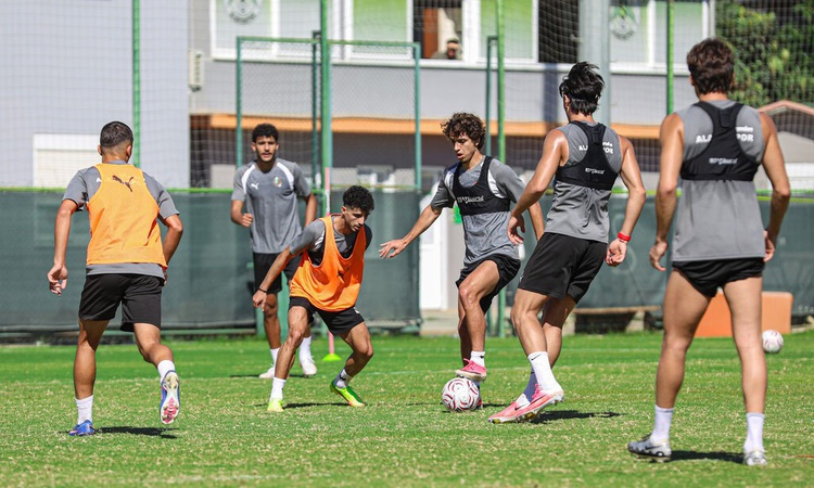 Sıcak Gündem: Corendon Alanyaspor, Süper Lig'in 9. haftasındaki Kocaelispor maçına hazırlanıyor ve Merak Edile