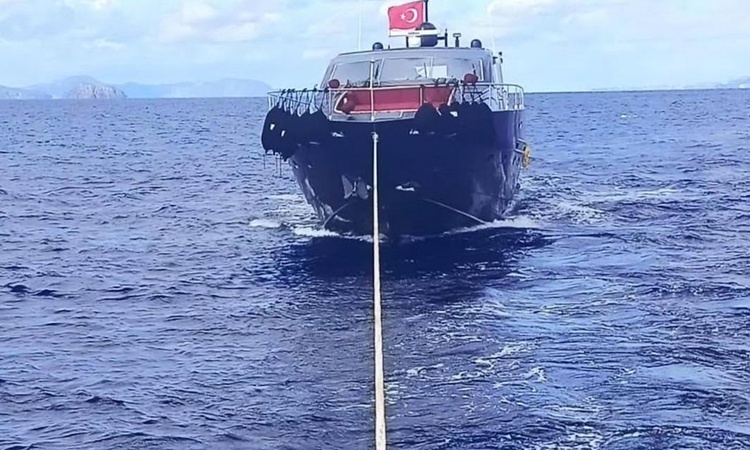 Sıcak Gündem: Datça'da makine arızasıyla sürüklenen tekne, KIYEM-6 botuyla yedeklendi