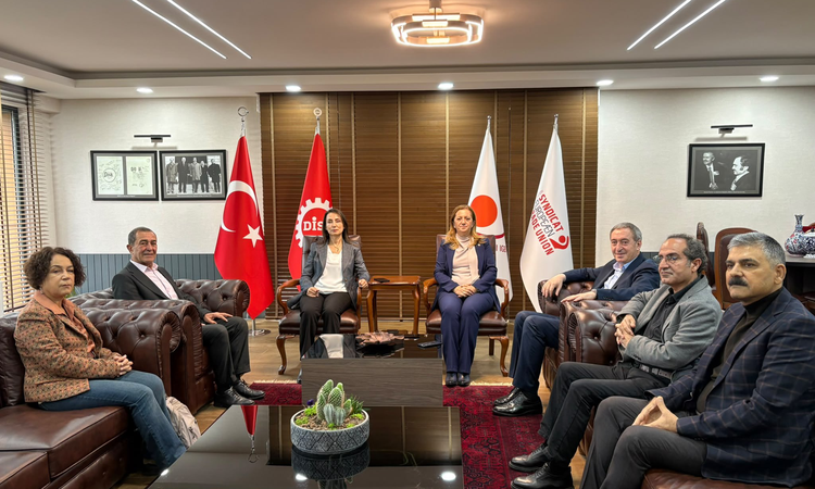 Sıcak Gündem: DEM Parti Eş Genel Başkanları, DİSK Genel Merkezi'nde Arzu Çerkezoğlu ile görüştü - Son Dakika B