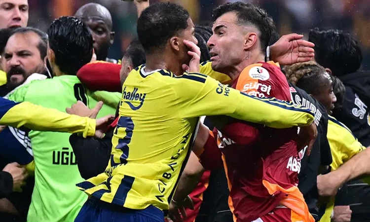 Sıcak Gündem: Derbi sonrası PFDK sevkleri resmen duyuruldu: Abdülkerim Bardakcı ve Archie Brown'a çok ağır cez