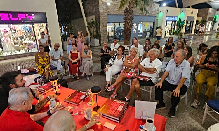 Sıcak Gündem: Devrim Erbil'in "Kıpkırmızı"sı Bodrum'da sanatseverlerle buluştu | İşte Tüm Ayrıntılar