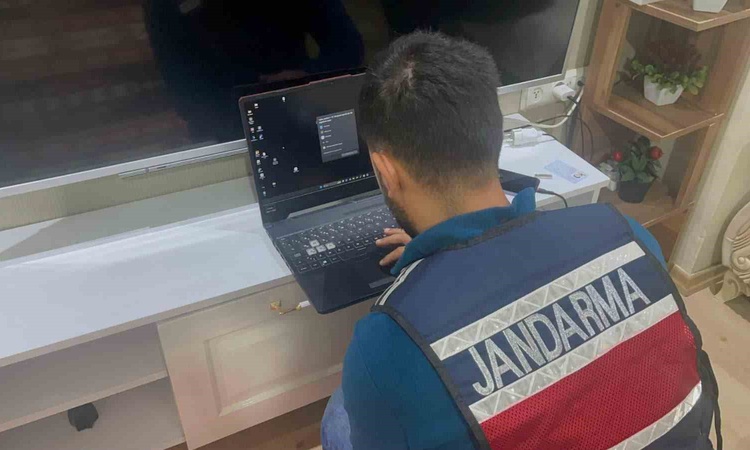 Sıcak Gündem: Dragon Hackerz paneline operasyon düzenlendi, 2 şüpheli yakalanarak gözaltına sevk edildi - Son