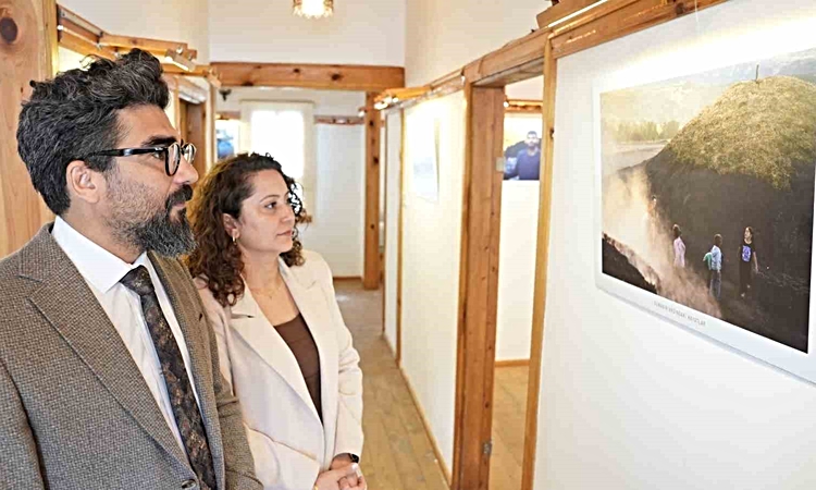 Sıcak Gündem: "Dumanın Ardındaki Hayatlar" sergisi Safranbolu’da sanatseverlerle buluştu