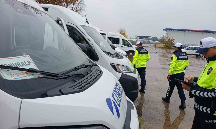 Sıcak Gündem: Düzce'de okul servisleri polis, jandarma ve zabıta ekiplerince denetlendi