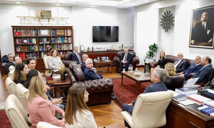 Sıcak Gündem: EBYÜ Rektörü Kuyrukluyıldız, Ankara Üniversitesi'ni ziyaret etti, işbirliğini görüştü ve Merak E