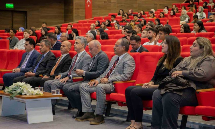 Sıcak Gündem: EBYÜ, yeni öğrenciler için uyum odaklı oryantasyon programı düzenledi: Gelişmeler Takip Ediliyor