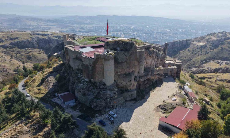 Sıcak Gündem: Elazığ Harput Kalesi'ndeki Fetih Mescidi cuma namazıyla ibadete açıldı ve Merak Edilenler