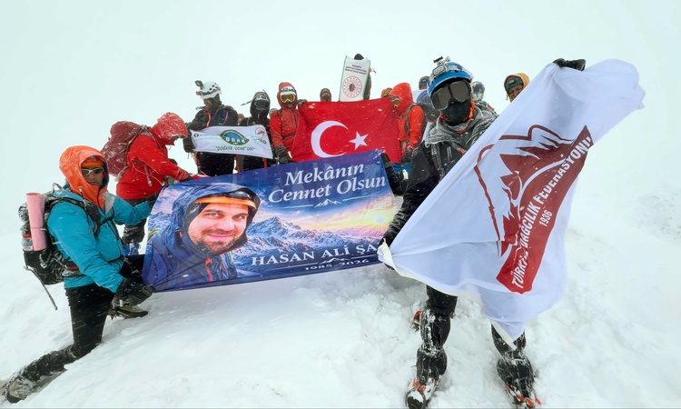 Sıcak Gündem: Erciyes'te düşerek ölen dağ rehberi Hasan Ali Şahin, 40 dağcıyla anıldı: Gelişmeler Takip Ediliy