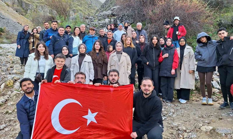 Sıcak Gündem: Erzincan'da Cumhuriyet tırmanışında 2 kilometrelik parkur yürüyüşü yapıldı - Son Dakika Bilgiler