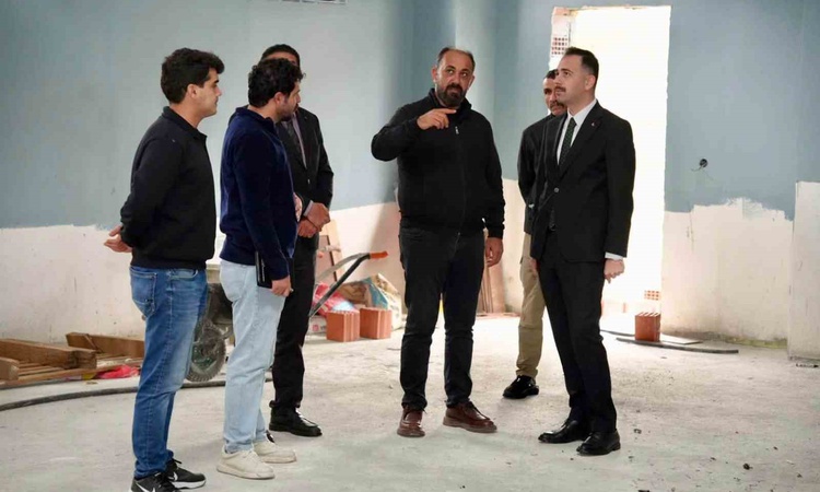 Sıcak Gündem: Erzincan Üzümlü'de yapımı süren güreş salonunu Kaymakam Hökelekli inceledi ve Merak Edilenler