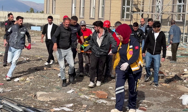 Sıcak Gündem: Erzurum'da asansör kurarken 2. kattan eksi 2. kata düşen Mehmet Kurt ağır yaralandı | İşte Tüm A