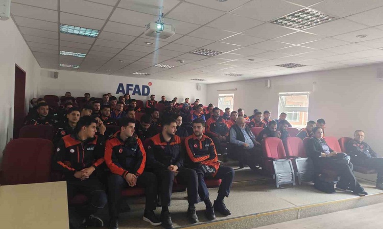 Sıcak Gündem: Erzurum'da kamu çalışanlarına sağlıklı beslenme ve spor konulu sunum yapılıyor