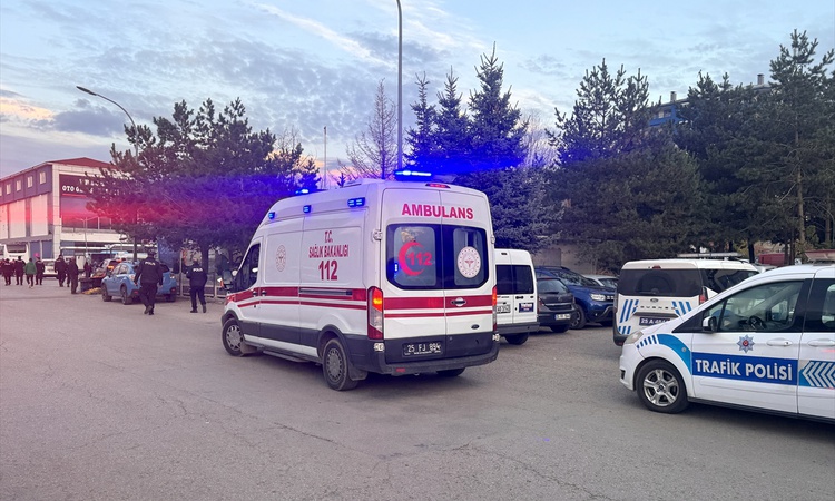 Sıcak Gündem: Erzurum'un Yakutiye ilçesinde bıçaklı kavga çıktı, 2 kişi yaralandı ve Merak Edilenler